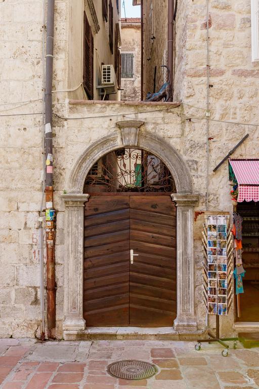Old Town Museum Square Apartment Kotor Exteriör bild